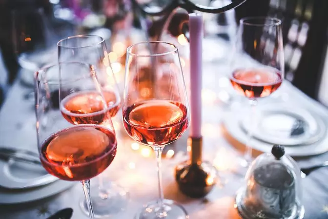 Propiedades y beneficios del vino rosado